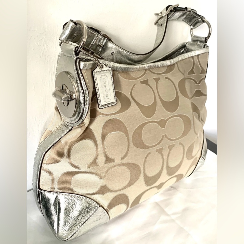 Coach Signature C print Bag 2012 never used like new Cream Silver shoulder Hobo - Picture 5 of 14